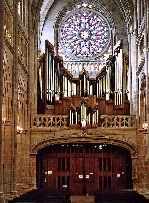 l'orgue baroque de la cathédrale Saint Jacques de Bilbao est une réalisation des facteurs Pellerin et Uys facteurs étant dans la sélection pour Cambo