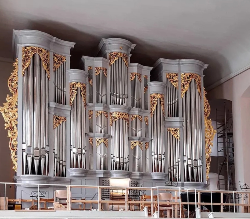 L'orgue de Hanovre en Allemagne a été construit par Dominique Thomas en collaboration avec Béthines les orgues facteur parmi la sélection à Cambo