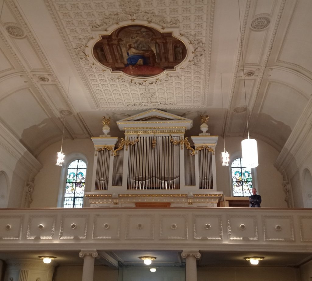 L'orgue de Singen en Allemagne est une réalisation du facteur Thomas l'un des facteurs de la sélection de Cambo